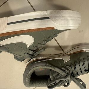 Nike Women's Athletic Shoes in Green and White